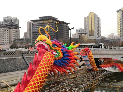 龙腾盛世 西安城墙南门外百米巨型龙灯探秘